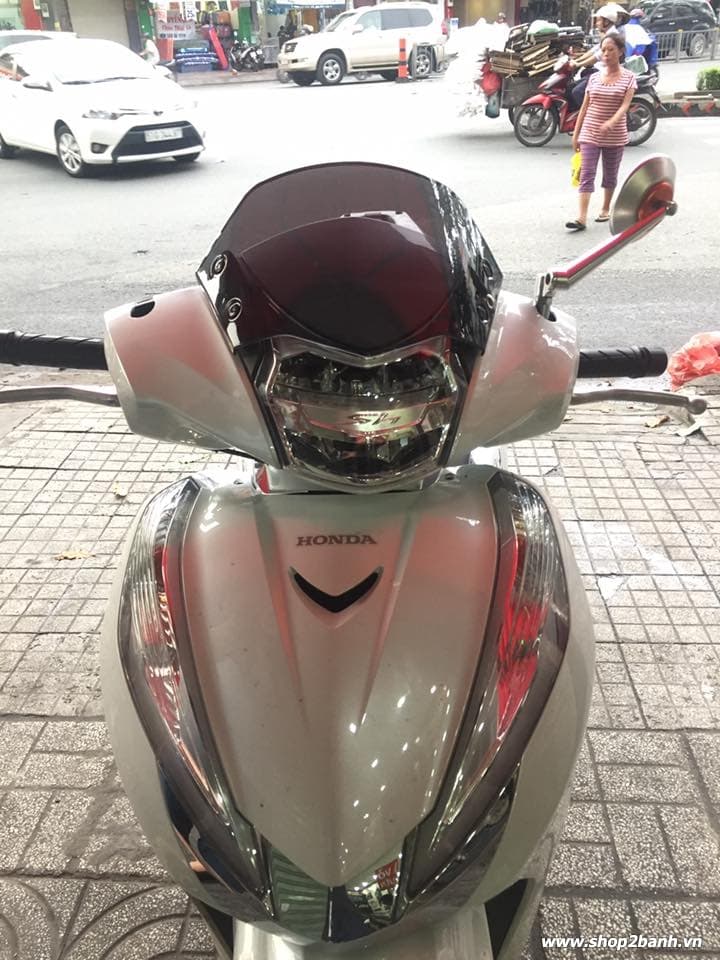 Kính chắn gió sh300i 2017 - 2