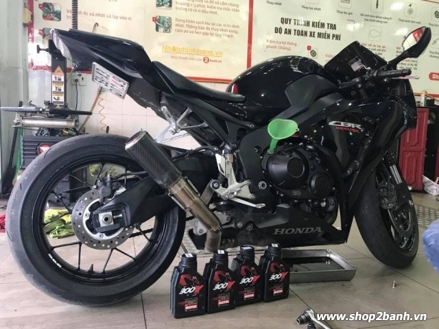Motul 300v 10w40 1l tem 3 lớp nhập từ pháp - 3