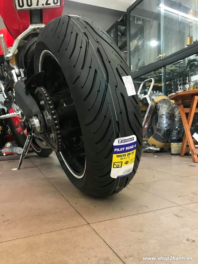 Vỏ michelin pilot road 4 19055zr17 cho phân khối lớn - 1