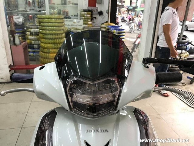 Kính chắn gió sh300i 2017 - 4