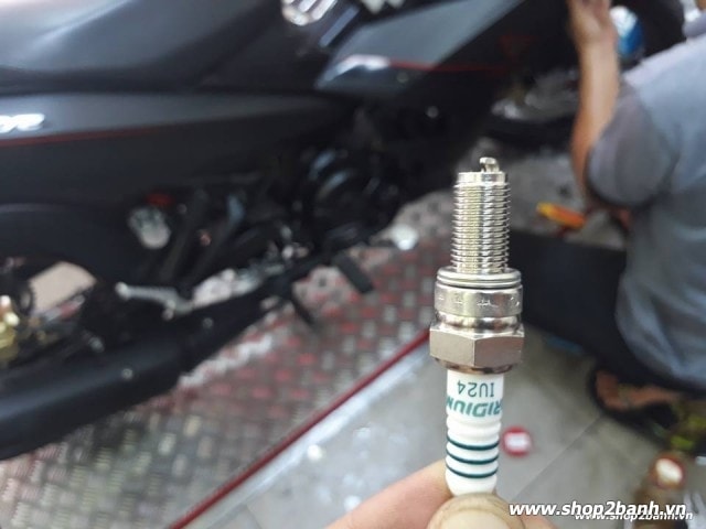 Bugi denso iu24 exciter raider fx125 piaggio liberty vespa lx shvn - 4