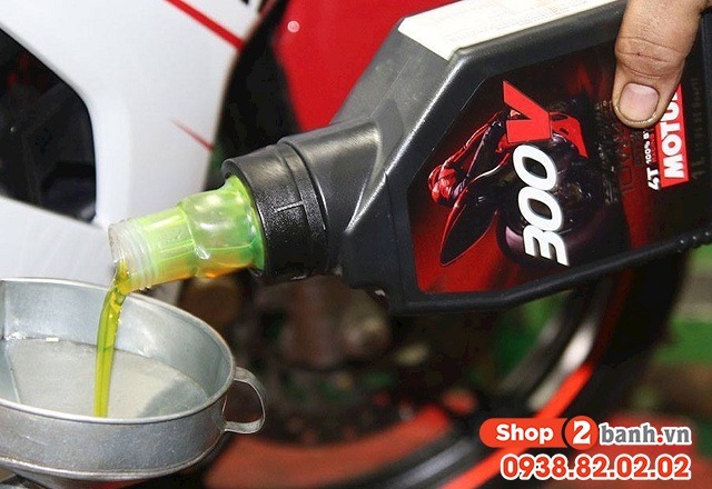 Nhớt motul 300v chạy bao nhiêu km thì nên thay nhớt lại - 2