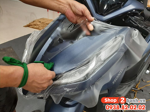 Dán keo trong xe ga nhỏ - 2
