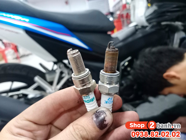 Cẩn thận khi sử dụng xe máy vào mùa mưa đường ngập nước - 2