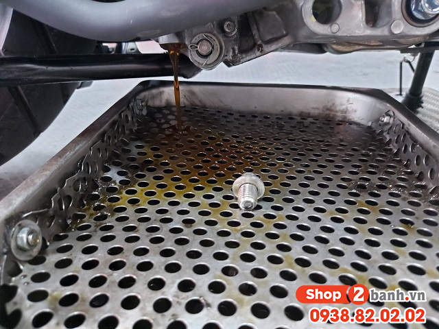 Hướng dẫn tự thay nhớt xe honda scoopy tại nhà đúng cách - 6