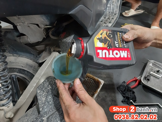 Hướng dẫn tự thay nhớt xe pcx tại nhà đúng cách - 9