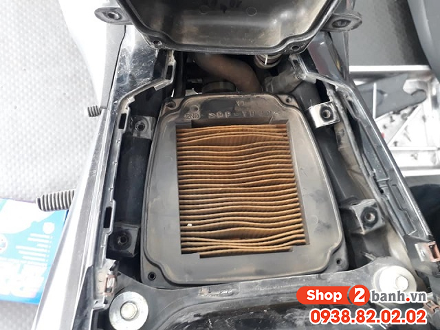 Xe suzuki raider 150 chạy qua vùng ngập nước sâu có cần phải thay lọc gió - 3