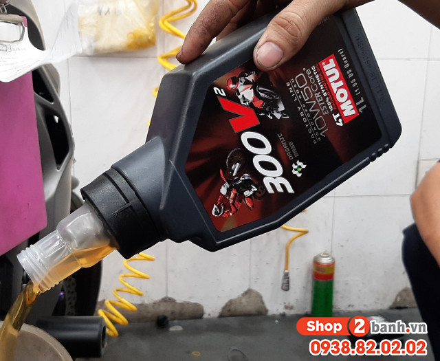 Motul 300v2 deals