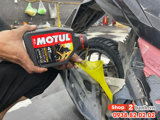 Vario 160 thay nhớt motul scooter power 5w40 chạy có êm máy không - 3