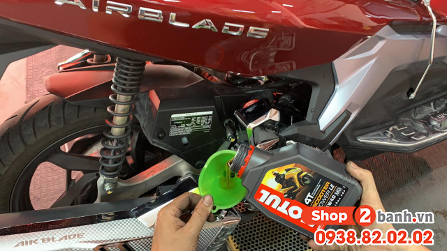 Xe airblade 160 thay nhớt motul scooter power 5w40 chạy có êm máy không - 3