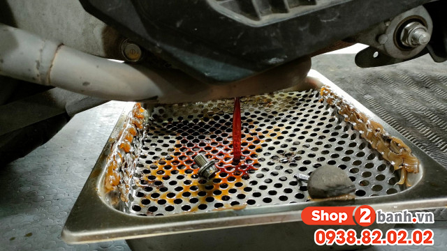 Xe tay ga airblade 160 thay nhớt shell ax7 scooter có phù hợp không - 2