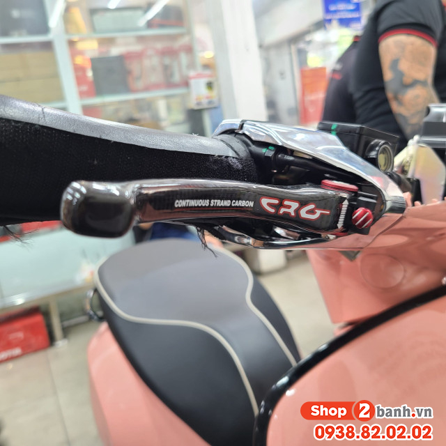 Tay thắng carbon cho vespa - 2