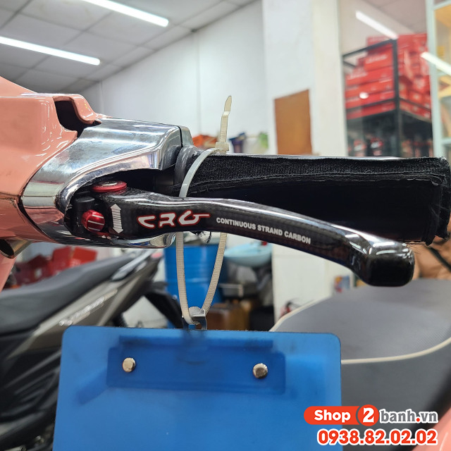 Tay thắng carbon cho vespa - 3