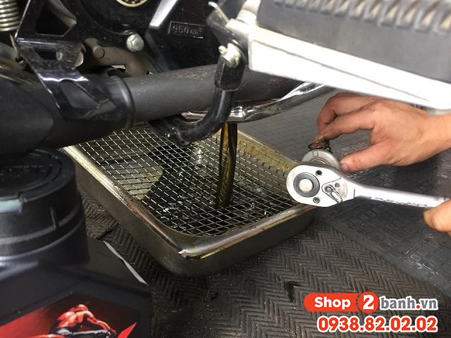 Thay nhầm nhớt giả ảnh hưởng như thế nào đến động cơ xe máy - 2