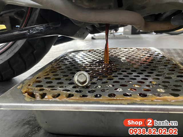 Honda air blade 125 150 chạy bao nhiêu km thì nên thay nhớt mới - 3