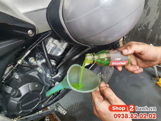 Nhớt motul 300v factory line 10w40 1l - 7