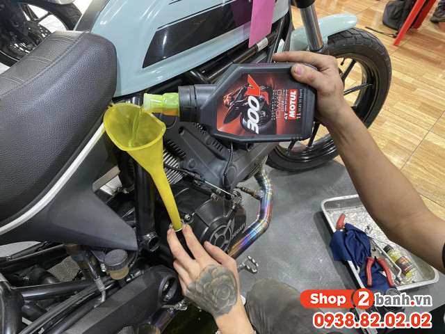 Nhớt motul 300v factory line 10w40 1l - 4