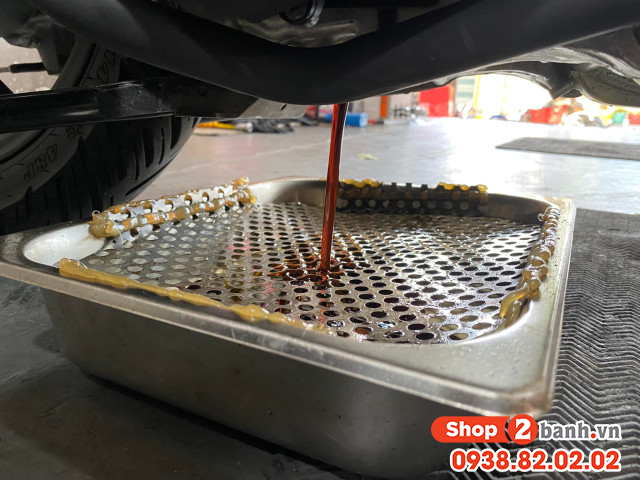 Xe tay ga vario 125 150 160 thay bao nhiêu lít nhớt - 2