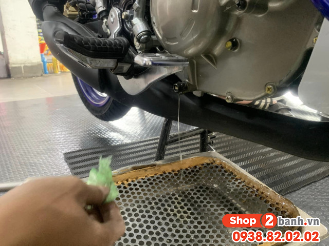 Xe yamaha 125zr chạy roda thì thay nhớt máy như thế nào - 2