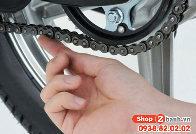 Cách canh độ chùng sên xe máy đúng chuẩn - 3