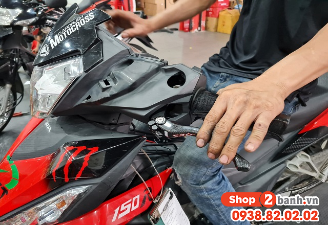 Cách chạy xe côn khi tắc đường tránh mỏi tay - 2