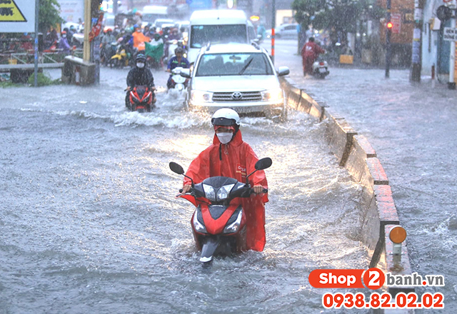 Cách chạy xe không bị chết máy khi đi vào vùng ngập nước - 2
