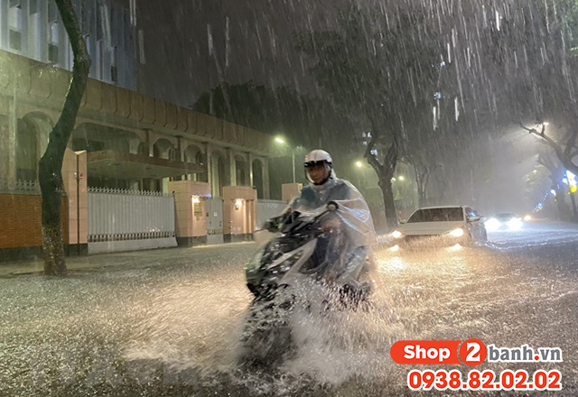 Cách chạy xe không bị chết máy khi đi vào vùng ngập nước - 3