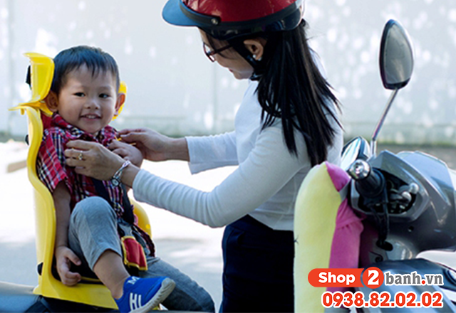 Bố mẹ cần lưu ý cách chở trẻ nhỏ bằng xe tay ga an toàn - 5