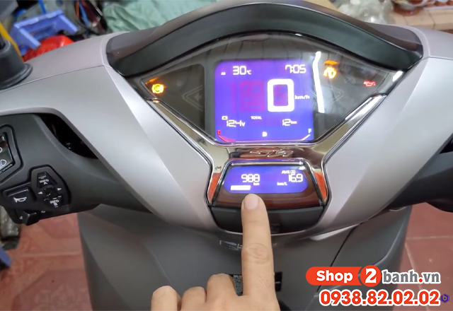 Hướng dẫn cách tắt đèn báo nhớt oil change trên xe sh350i 2025 - 3