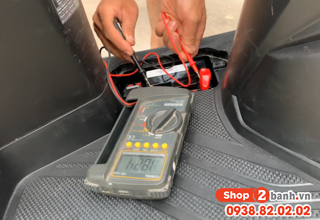 Làm sao nổ máy xe tay ga không có giò đạp - 2