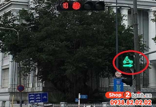 Xe máy có được phép rẽ phải khi đèn đỏ không mức phạt bao nhiêu tiền - 2
