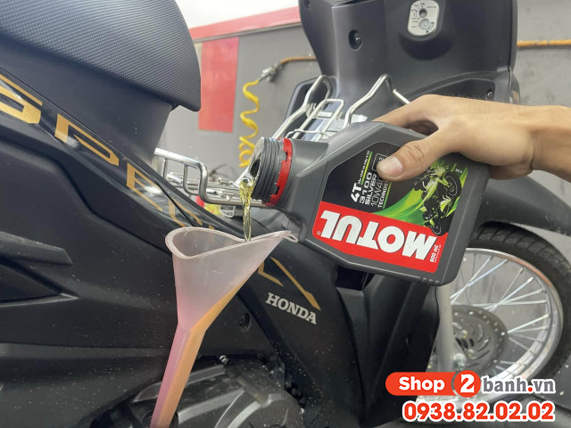 Sau khi xe máy bị ngập nước thì nên thay nhớt gì - 3