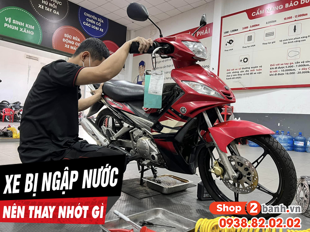 Sau khi xe máy bị ngập nước thì nên thay nhớt gì - 1
