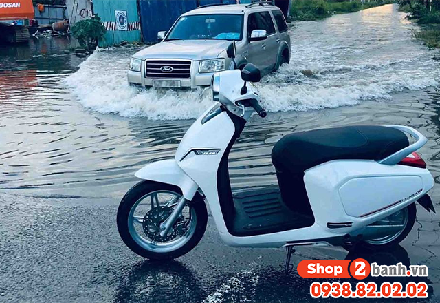 Xe máy điện có đi được trời mưa được không có an toàn không - 3