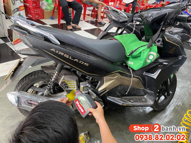 Cách thay nhớt xe tay ga mới mua đúng chuẩn nhất 2025 - 2