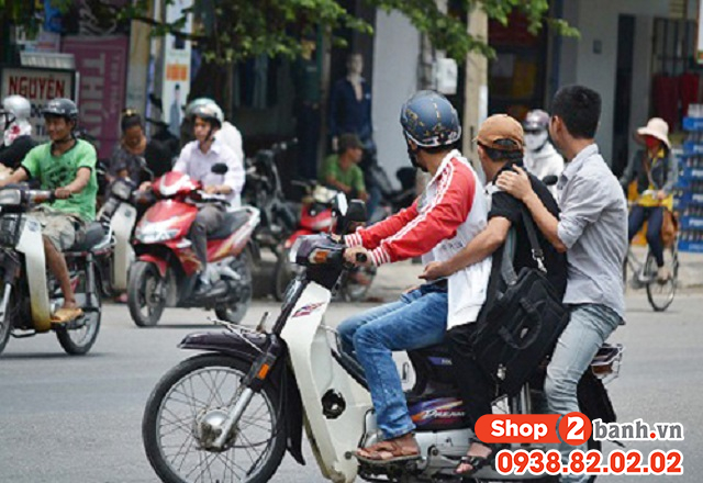 Năm 2025 xe máy chở 3 người bị phạt bao nhiêu tiền - 3