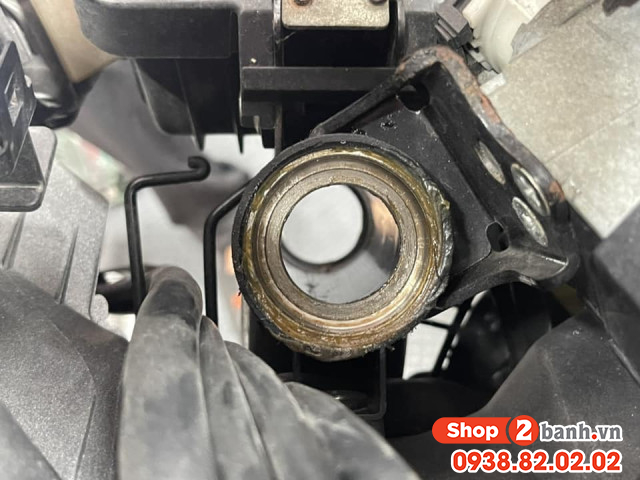 Thay chén cổ xe pcx - 4