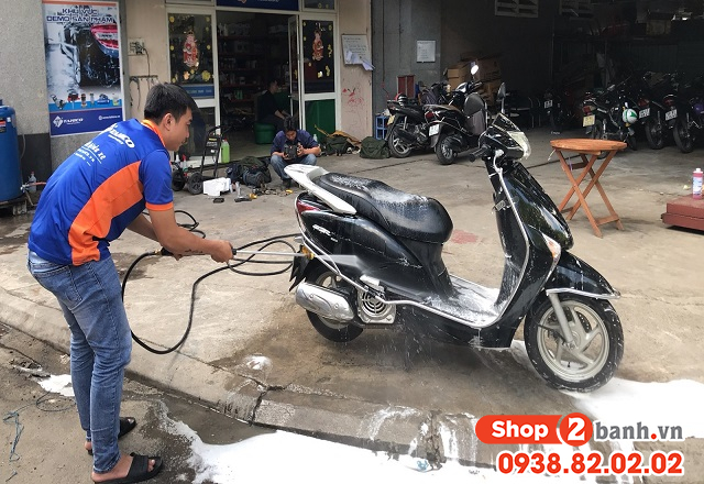 Rửa xe máy khi động cơ đang nóng có sao không - 2
