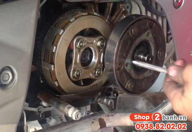 Dấu hiệu nhận biết bộ ly hợp xe máy bị hư hỏng và cách khắc phục - 1