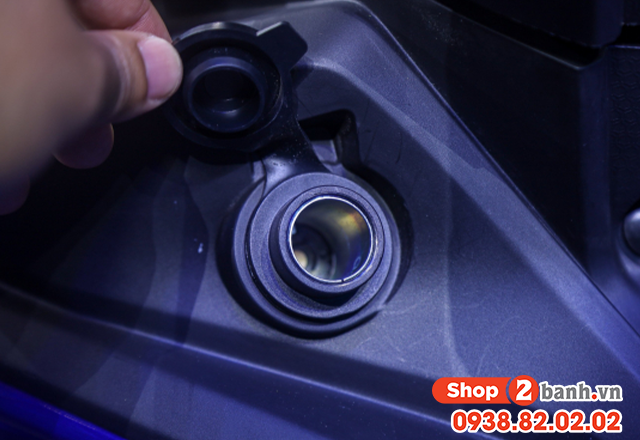Cách sạc điện thoại trên xe yamaha exciter 155 đảm bảo an toàn - 2