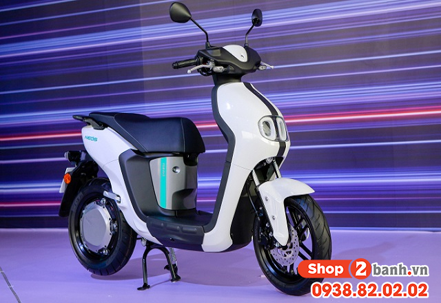Cách sạc điện thoại trên xe yamaha neos đảm bảo an toàn - 2