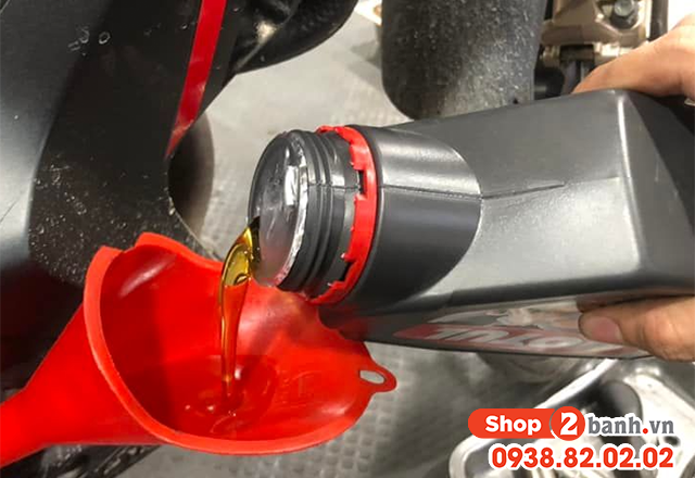 Kỹ năng chạy xe máy qua những đoạn đường xấu an toàn - 3