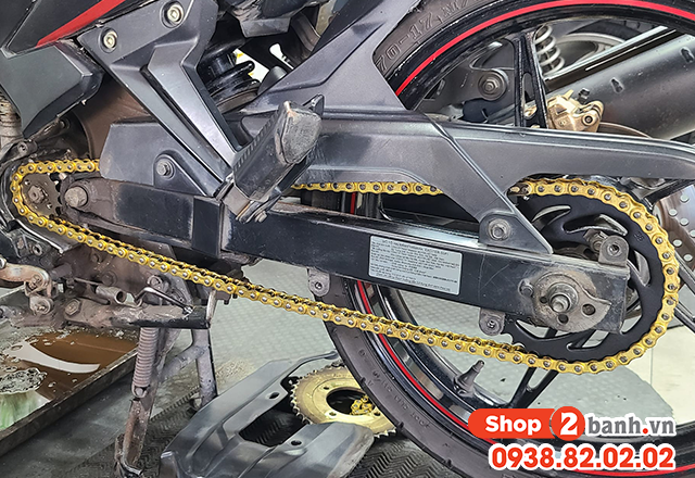 Kỹ năng chạy xe máy qua những đoạn đường xấu an toàn - 4