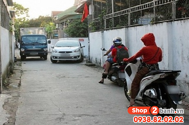 Các kỹ năng đi xe máy trong ngõ hẻm hẹp tránh va chạm - 4