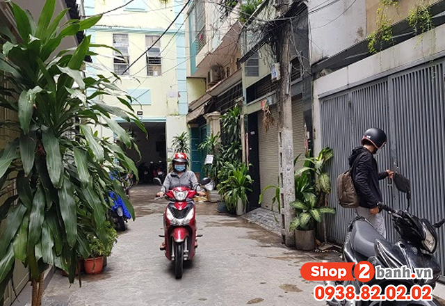 Các kỹ năng đi xe máy trong ngõ hẻm hẹp tránh va chạm - 2