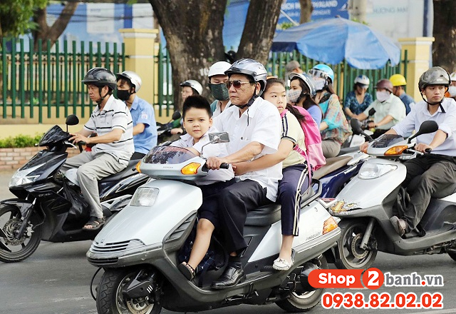 Năm 2025 chở người ngồi sau không đội mũ bảo hiểm bị phạt bao nhiêu tiền - 2