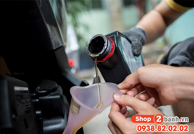 Phải làm gì để bảo vệ xe máy trong mùa mưa ngập nước - 6