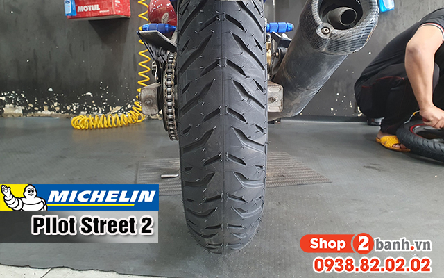 Exciter 150 thay vỏ michelin pilot street 2 có bám đường tốt không - 2
