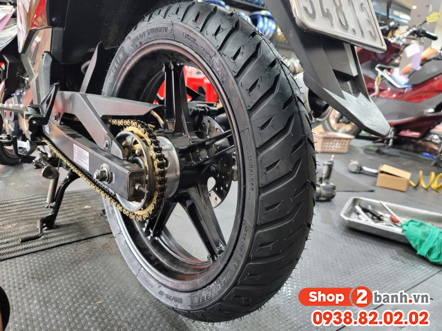Exciter 150 thay vỏ michelin pilot street 2 có bám đường tốt không  - 3
