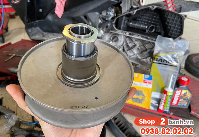 Thay cụm puly nồi sau xe tay ga giá bao nhiêu tiền - 2